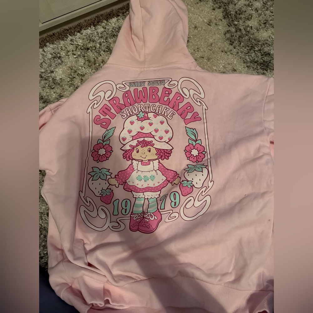 Strawberry Shortcake hooded sweatshirt size L.